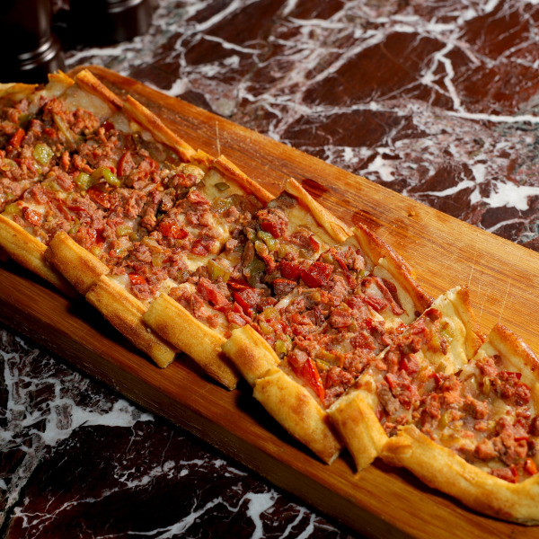 Kavurmalı Kaşarlı Pide